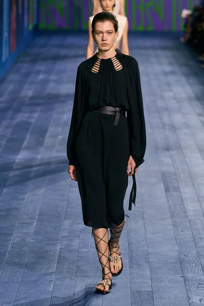 Look 19